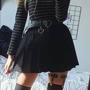 Black pleated miniskirt